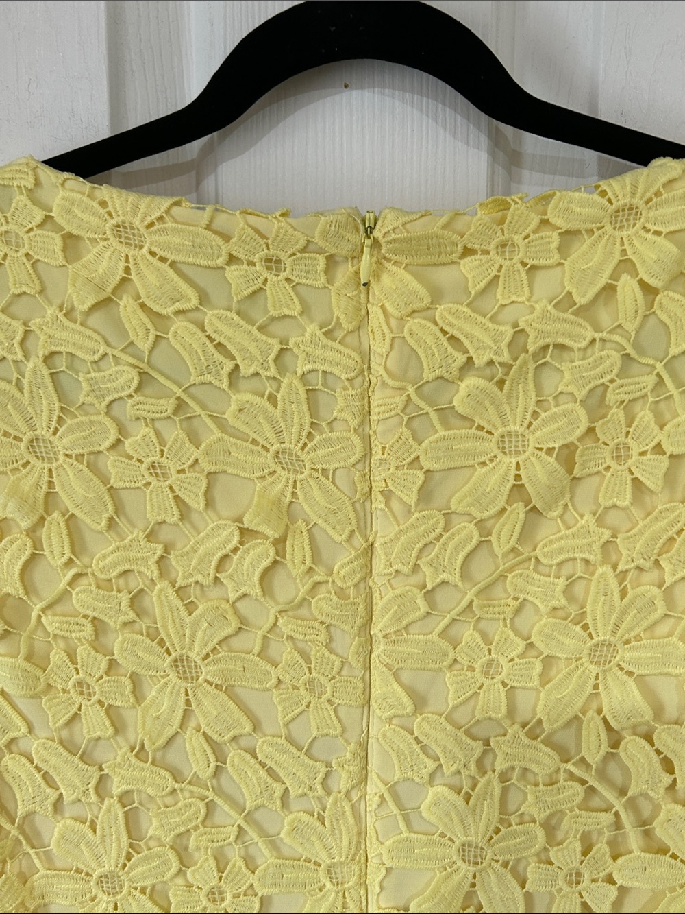 Lauren Ralph Lauren Yellow Floral Guipure Lace Sheath Dress - Size 6 - Picture 6 of 8